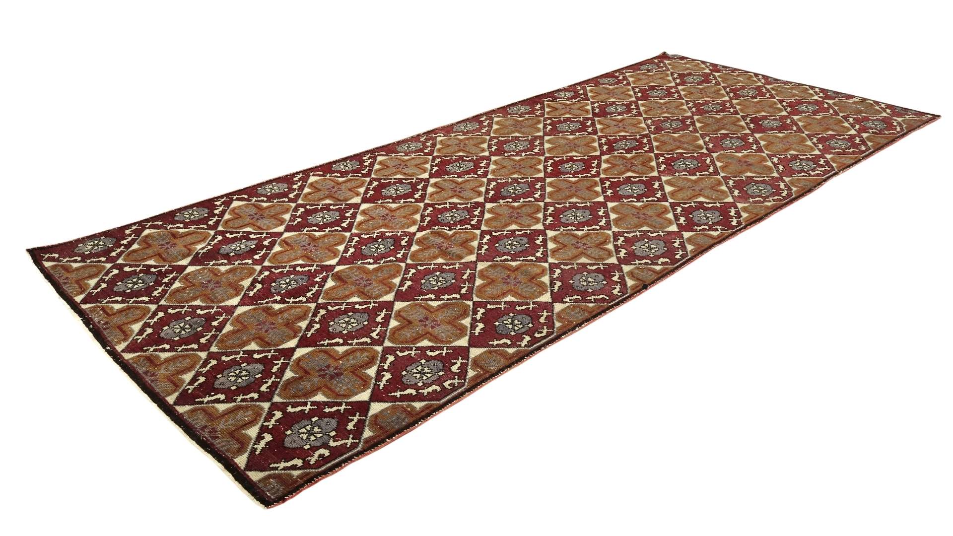 Custom Runner Rugs Manufacturer – Tailored Rugs for Every Space, High-Quality and Unique Designs.